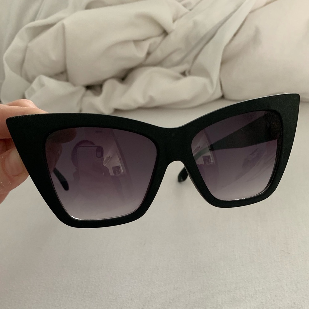 Quay black matte sunglasses